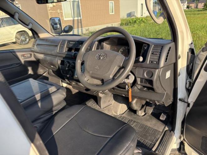 ハイエースバン4型DX ディーゼルターボ リアヒーター 本州車寒冷地仕様 レザーシート スーパーGLリアシート 車検付 即乗り可能！保証付 4WD 3000 4Dr