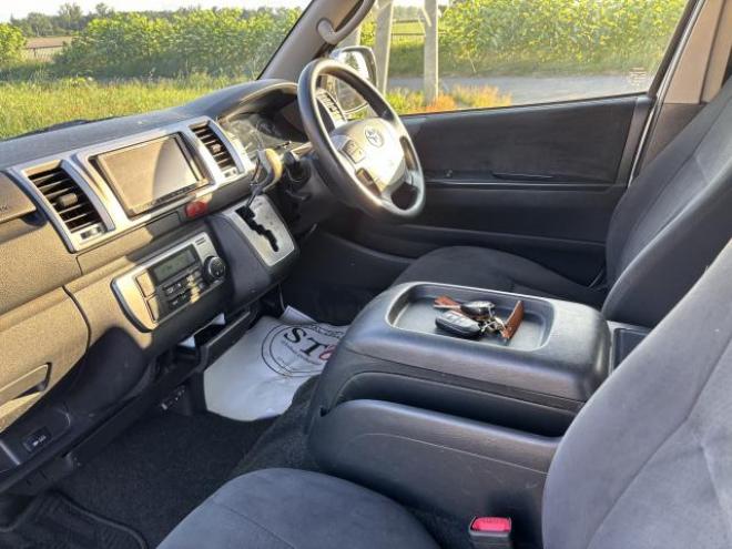 ハイエースバン4型スーパーGL ディーゼルターボ 本州車寒冷地仕様 ナビTVバックカメラ 両側パワースライドドア リアヒータークーラー 新品夏タイヤ 車検新規 12ヶ月点検整備済 保証付！ 4WD 3000 5Dr