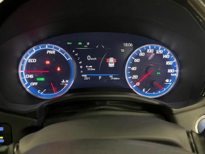 クラウンハイブリッドＲＳアドバンス　Ｆｏｕｒ　本州仕入　寒冷地仕様　禁煙車　純正１８インチスパッタリングＡＷ　社外１８ＡＷ＋スタッドレスタイヤ付　純正ナビ（フルセグ地デジ　ＤＶＤ再生　Ｂｌｕｅｔｏｏｔｈ対応）＋バックカメラ　プリクラッシュセーフティ　レーダークルーズコントロール　ブラインドスポット　ヘッドアップディスプレイ　純正ブラックレザーシート　電動サンルーフ　シートヒーター＆クーラー　ステアリングヒーター　両席パワーシート　純正ＬＥＤヘッドライト　純正ドライブレコーダー　ＥＴＣ 4WD 2500 4Dr