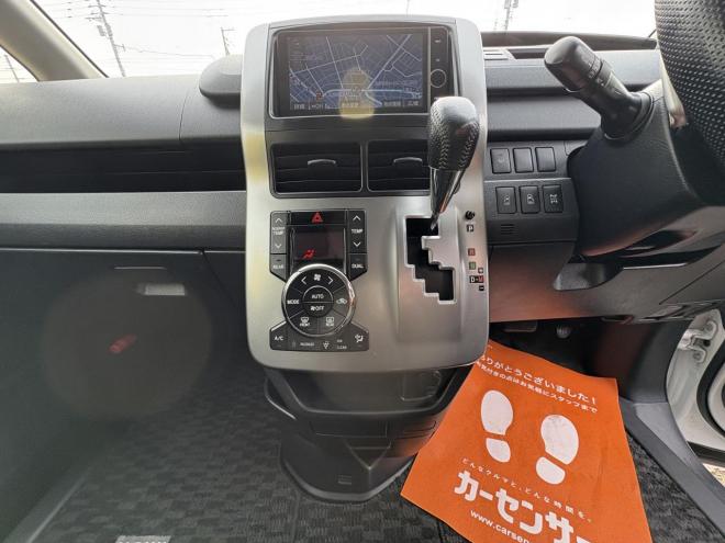 ヴォクシーVOXY 4WD ZS煌Ⅱ 8人乗　寒冷地仕様車　両パワースライドドア　エンジンスターター　Bluetoothフルセグナビ　バックカメラ　POUSHスタート　全磨き済　autoライト 4WD 2000 5Dr