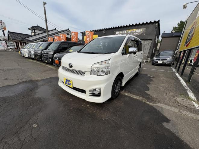 ヴォクシーVOXY 4WD ZS煌Ⅱ 8人乗　寒冷地仕様車　両パワースライドドア　エンジンスターター　Bluetoothフルセグナビ　バックカメラ　POUSHスタート　全磨き済　autoライト 4WD 2000 5Dr