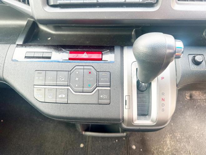 ステップワゴン2.0スパーダZ 4WD　ローンが不安な方＜優遇ローン＞1年保証　本州仕入　両側Pスラ　純正ナビ 