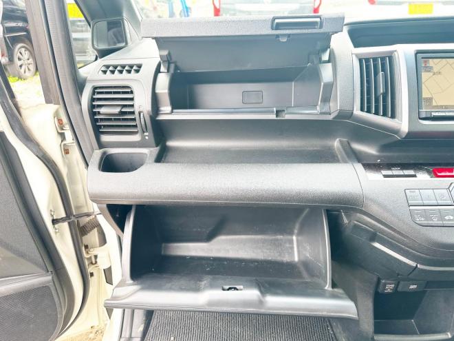 ステップワゴン2.0スパーダZ 4WD　ローンが不安な方＜優遇ローン＞1年保証　本州仕入　両側Pスラ　純正ナビ 