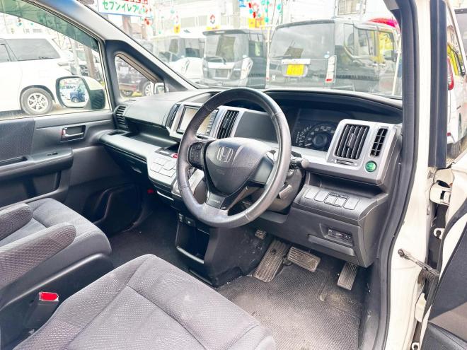 ステップワゴン2.0スパーダZ 4WD　ローンが不安な方＜優遇ローン＞1年保証　本州仕入　両側Pスラ　純正ナビ 