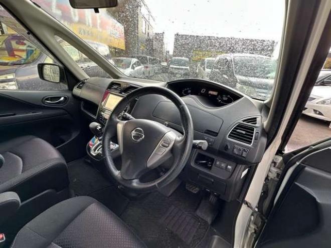 セレナ2.0 ハイウェイスター Vセレクション 4WD　ALPINEフリップダウンモニター　ETC 2000