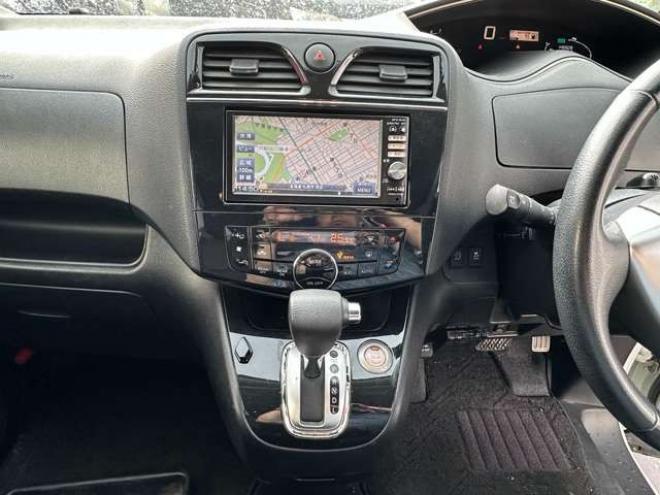 セレナ2.0 ハイウェイスター Vセレクション 4WD　ALPINEフリップダウンモニター　ETC 2000