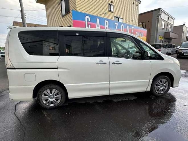 セレナ2.0 ハイウェイスター Vセレクション 4WD　ALPINEフリップダウンモニター　ETC 2000