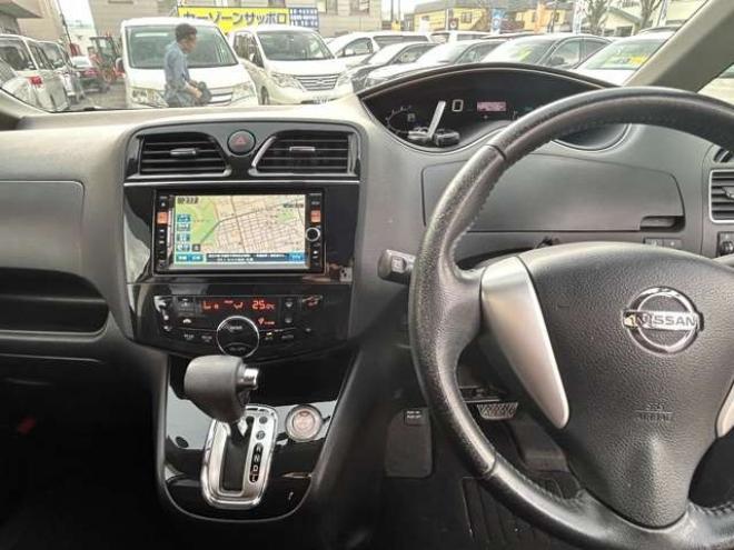 セレナ2.0 ハイウェイスター Vセレクション 4WD　ナビフルセグTV　フリップダウンモニター 2000