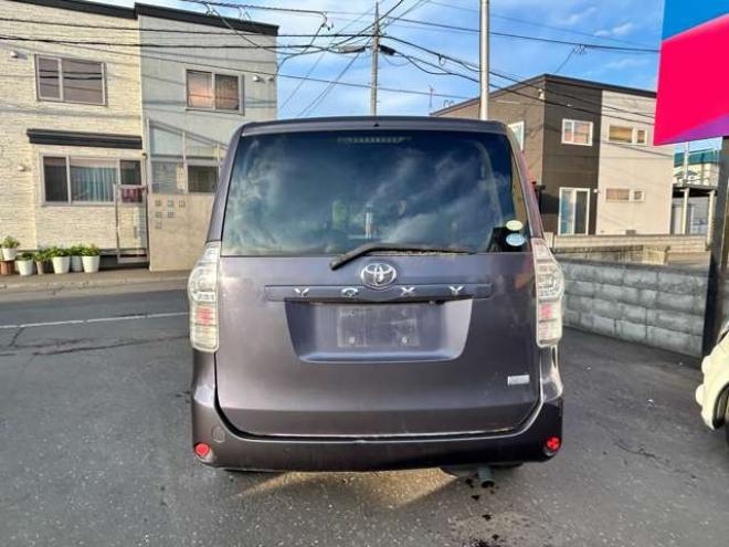 ヴォクシー2.0 X 4WD　後期型　7人乗り　ナビバックモニターTV 2000