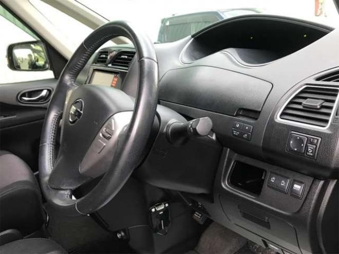 セレナ2.0 ハイウェイスター 4WD　HID 両面PドアクルコンナビTVエコアイドル 2000