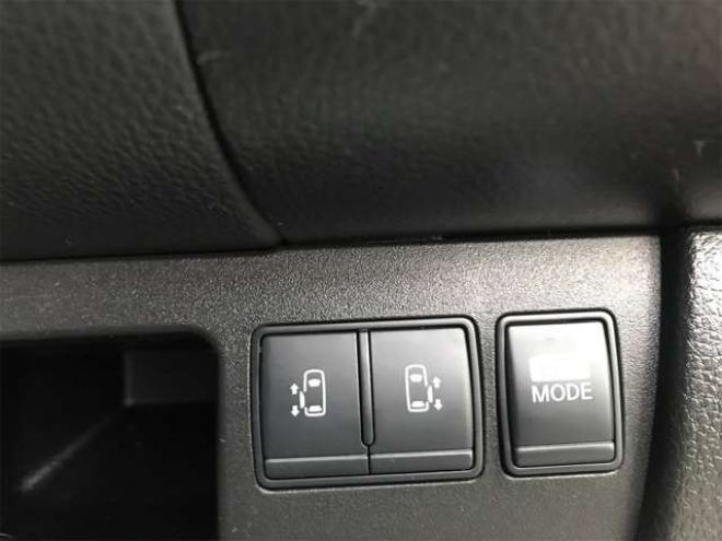 セレナ2.0 ハイウェイスター 4WD　HID 両面PドアクルコンナビTVエコアイドル 2000