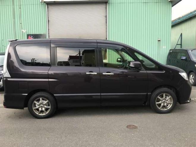 セレナ2.0 ハイウェイスター 4WD　HID 両面PドアクルコンナビTVエコアイドル 2000