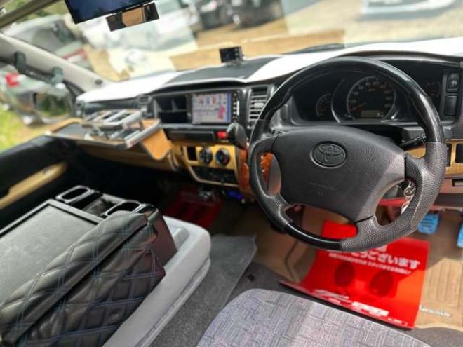 レジアスエース4WD 10人乗り サイドホーニング　サブバッテリー/FFリアヒーター/後席モニタ 2700