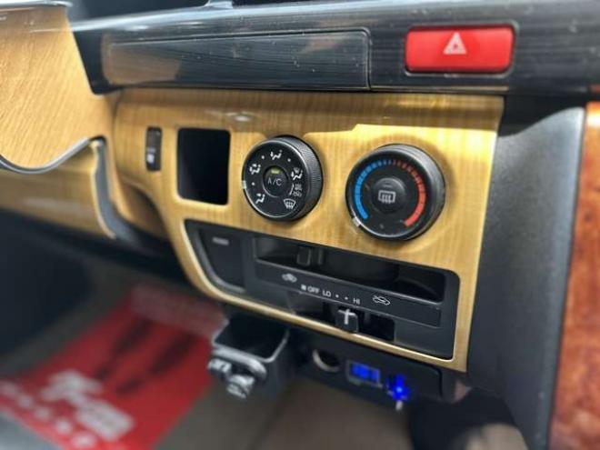 レジアスエース4WD 10人乗り サイドホーニング　サブバッテリー/FFリアヒーター/後席モニタ 2700