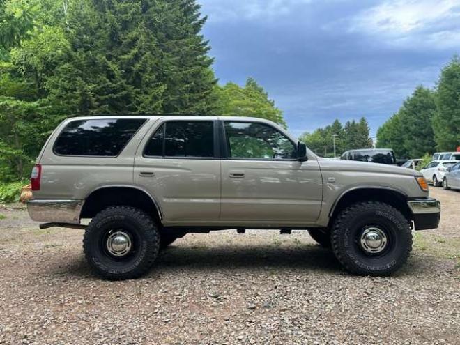 ハイラックスサーフ2.7 SSR-G 4WD　サンルーフ/リフトUP/全塗装済/社外ナビ 2700