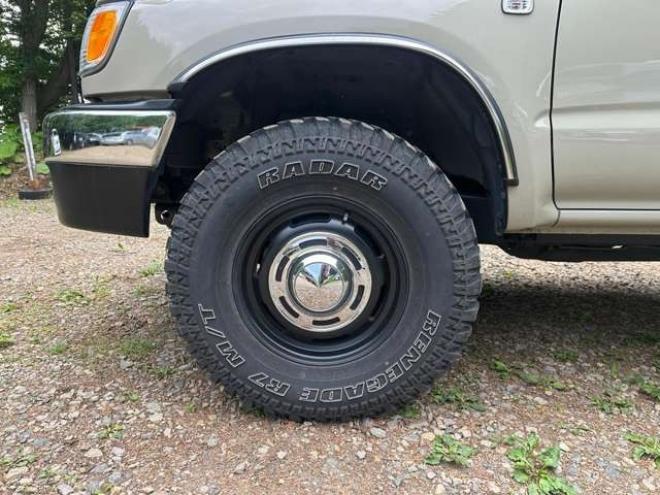 ハイラックスサーフ2.7 SSR-G 4WD　サンルーフ/リフトUP/全塗装済/社外ナビ 2700