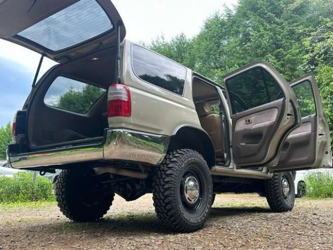 ハイラックスサーフ2.7 SSR-G 4WD　サンルーフ/リフトUP/全塗装済/社外ナビ 2700