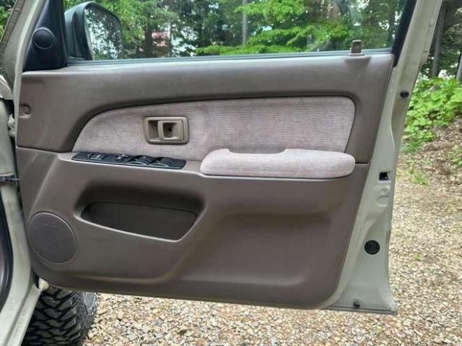ハイラックスサーフ2.7 SSR-G 4WD　サンルーフ/リフトUP/全塗装済/社外ナビ 2700