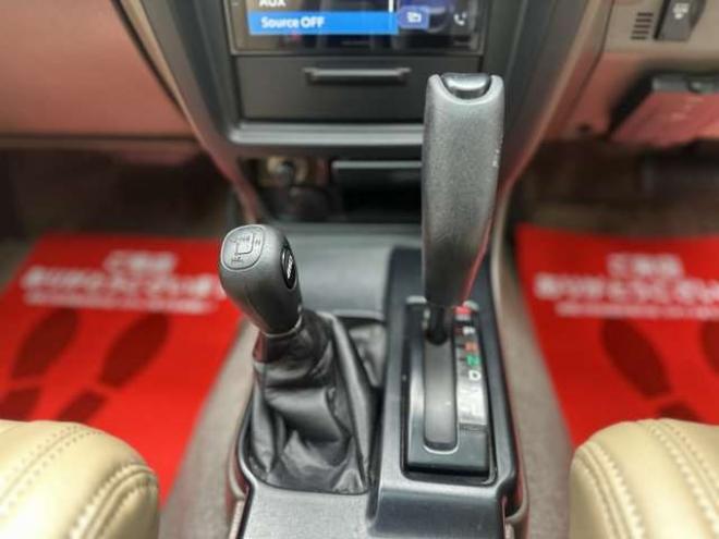 ハイラックスサーフ2.7 SSR-G 4WD　サンルーフ/リフトUP/全塗装済/社外ナビ 2700