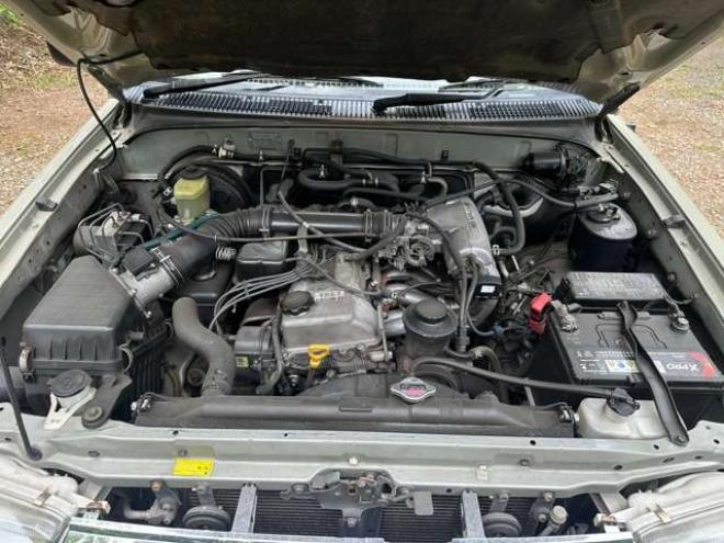 ハイラックスサーフ2.7 SSR-G 4WD　サンルーフ/リフトUP/全塗装済/社外ナビ 2700