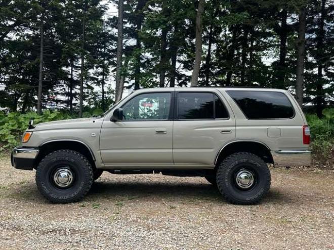 ハイラックスサーフ2.7 SSR-G 4WD　サンルーフ/リフトUP/全塗装済/社外ナビ 2700