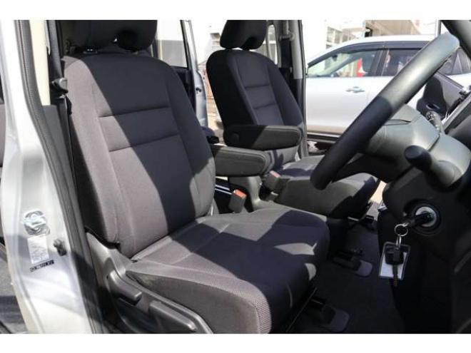 セレナ2.0 X 4WD　CDプレイヤー　クルコン　オートライト 2000