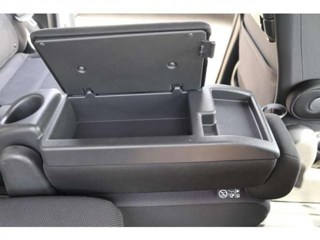セレナ2.0 X 4WD　CDプレイヤー　クルコン　オートライト 2000