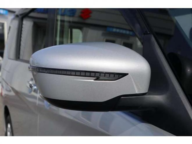 セレナ2.0 X 4WD　CDプレイヤー　クルコン　オートライト 2000