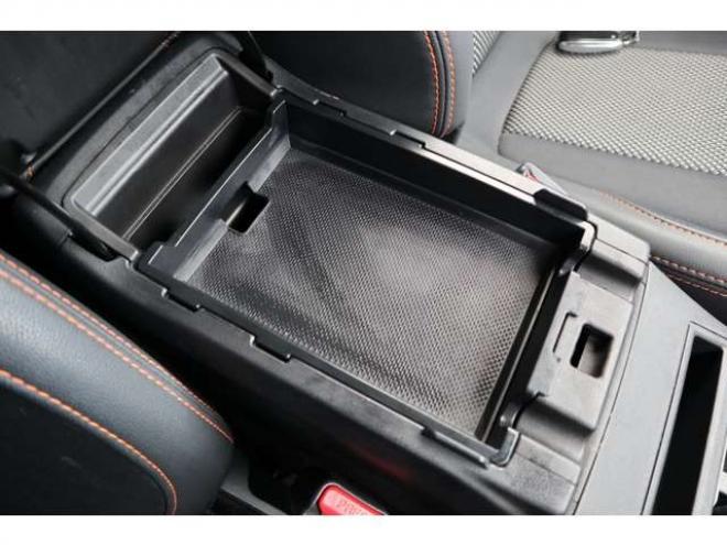 XV2.0 アドバンス 4WD　純正ナビ　バックカメラ　電動パーキング 2000