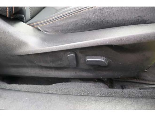 XV2.0 アドバンス 4WD　純正ナビ　バックカメラ　電動パーキング 2000