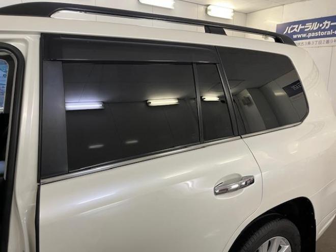 ランドクルーザー２００系中期型　ＺＸ　ワンオーナー　寒冷地仕様　禁煙車　純正２０インチＡＷ　純正１８ＡＷ＋スタッドレスタイヤ付　モデリスタスポイラー＆マフラー　電動サンルーフ　純正ブラックレザーシート　純正ナビ（フルセグ地デジ　ＤＶＤ再生　Ｂｌｕｅｔｏｏｔｈ対応）＋バックカメラ　リアエンターテイメント　パワーバックドア　クルーズコントロール　シートヒーター＆クーラー　ステアリングヒーター　両席パワーシート　ＥＴＣ 4WD 4600 5Dr