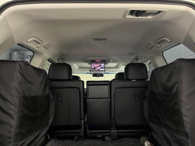 ランドクルーザー２００系中期型　ＺＸ　ワンオーナー　寒冷地仕様　禁煙車　純正２０インチＡＷ　純正１８ＡＷ＋スタッドレスタイヤ付　モデリスタスポイラー＆マフラー　電動サンルーフ　純正ブラックレザーシート　純正ナビ（フルセグ地デジ　ＤＶＤ再生　Ｂｌｕｅｔｏｏｔｈ対応）＋バックカメラ　リアエンターテイメント　パワーバックドア　クルーズコントロール　シートヒーター＆クーラー　ステアリングヒーター　両席パワーシート　ＥＴＣ 4WD 4600 5Dr