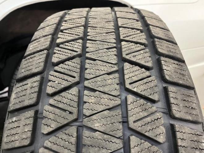 ランドクルーザー２００系中期型　ＺＸ　ワンオーナー　寒冷地仕様　禁煙車　純正２０インチＡＷ　純正１８ＡＷ＋スタッドレスタイヤ付　モデリスタスポイラー＆マフラー　電動サンルーフ　純正ブラックレザーシート　純正ナビ（フルセグ地デジ　ＤＶＤ再生　Ｂｌｕｅｔｏｏｔｈ対応）＋バックカメラ　リアエンターテイメント　パワーバックドア　クルーズコントロール　シートヒーター＆クーラー　ステアリングヒーター　両席パワーシート　ＥＴＣ 4WD 4600 5Dr