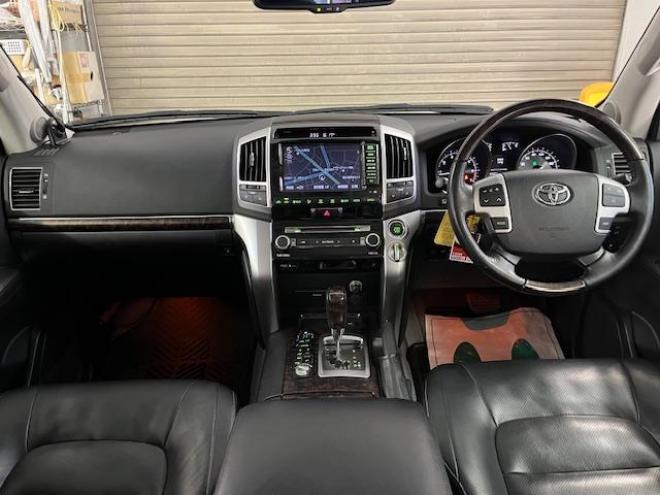 ランドクルーザー２００系中期型　ＺＸ　ワンオーナー　寒冷地仕様　禁煙車　純正２０インチＡＷ　純正１８ＡＷ＋スタッドレスタイヤ付　モデリスタスポイラー＆マフラー　電動サンルーフ　純正ブラックレザーシート　純正ナビ（フルセグ地デジ　ＤＶＤ再生　Ｂｌｕｅｔｏｏｔｈ対応）＋バックカメラ　リアエンターテイメント　パワーバックドア　クルーズコントロール　シートヒーター＆クーラー　ステアリングヒーター　両席パワーシート　ＥＴＣ 4WD 4600 5Dr