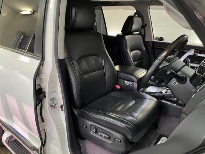 ランドクルーザー２００系中期型　ＺＸ　ワンオーナー　寒冷地仕様　禁煙車　純正２０インチＡＷ　純正１８ＡＷ＋スタッドレスタイヤ付　モデリスタスポイラー＆マフラー　電動サンルーフ　純正ブラックレザーシート　純正ナビ（フルセグ地デジ　ＤＶＤ再生　Ｂｌｕｅｔｏｏｔｈ対応）＋バックカメラ　リアエンターテイメント　パワーバックドア　クルーズコントロール　シートヒーター＆クーラー　ステアリングヒーター　両席パワーシート　ＥＴＣ 4WD 4600 5Dr