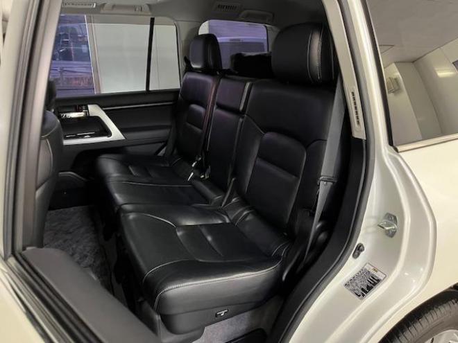 ランドクルーザー２００系中期型　ＺＸ　ワンオーナー　寒冷地仕様　禁煙車　純正２０インチＡＷ　純正１８ＡＷ＋スタッドレスタイヤ付　モデリスタスポイラー＆マフラー　電動サンルーフ　純正ブラックレザーシート　純正ナビ（フルセグ地デジ　ＤＶＤ再生　Ｂｌｕｅｔｏｏｔｈ対応）＋バックカメラ　リアエンターテイメント　パワーバックドア　クルーズコントロール　シートヒーター＆クーラー　ステアリングヒーター　両席パワーシート　ＥＴＣ 4WD 4600 5Dr