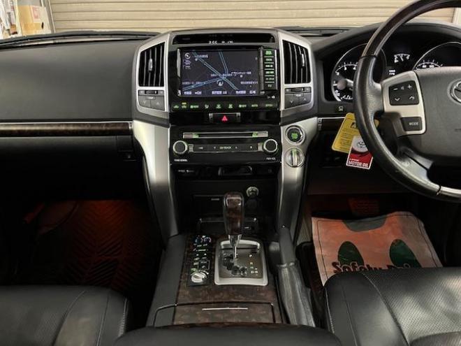 ランドクルーザー２００系中期型　ＺＸ　ワンオーナー　寒冷地仕様　禁煙車　純正２０インチＡＷ　純正１８ＡＷ＋スタッドレスタイヤ付　モデリスタスポイラー＆マフラー　電動サンルーフ　純正ブラックレザーシート　純正ナビ（フルセグ地デジ　ＤＶＤ再生　Ｂｌｕｅｔｏｏｔｈ対応）＋バックカメラ　リアエンターテイメント　パワーバックドア　クルーズコントロール　シートヒーター＆クーラー　ステアリングヒーター　両席パワーシート　ＥＴＣ 4WD 4600 5Dr