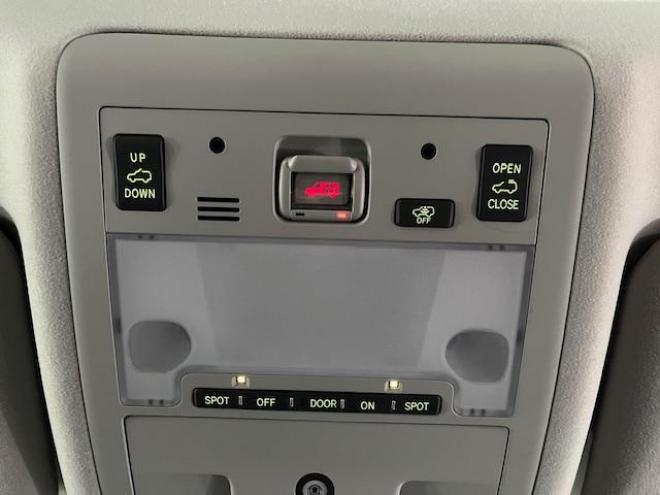 ランドクルーザー２００系中期型　ＺＸ　ワンオーナー　寒冷地仕様　禁煙車　純正２０インチＡＷ　純正１８ＡＷ＋スタッドレスタイヤ付　モデリスタスポイラー＆マフラー　電動サンルーフ　純正ブラックレザーシート　純正ナビ（フルセグ地デジ　ＤＶＤ再生　Ｂｌｕｅｔｏｏｔｈ対応）＋バックカメラ　リアエンターテイメント　パワーバックドア　クルーズコントロール　シートヒーター＆クーラー　ステアリングヒーター　両席パワーシート　ＥＴＣ 4WD 4600 5Dr