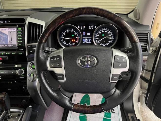 ランドクルーザー２００系中期型　ＺＸ　ワンオーナー　寒冷地仕様　禁煙車　純正２０インチＡＷ　純正１８ＡＷ＋スタッドレスタイヤ付　モデリスタスポイラー＆マフラー　電動サンルーフ　純正ブラックレザーシート　純正ナビ（フルセグ地デジ　ＤＶＤ再生　Ｂｌｕｅｔｏｏｔｈ対応）＋バックカメラ　リアエンターテイメント　パワーバックドア　クルーズコントロール　シートヒーター＆クーラー　ステアリングヒーター　両席パワーシート　ＥＴＣ 4WD 4600 5Dr