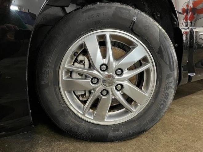 セレナライダーブラックライン　禁煙車　ＷＡＫＯＳバリアスコーティング済　純正ＡＵＴＥＣＨ１５インチＡＷ　社外１５ＡＷ＋スタッドレスタイヤ付　両側パワースライドドア　純正ナビ（フルセグ地デジ　ＤＶＤ再生　Ｂｌｕｅｔｏｏｔｈ）＋バックカメラ　アルパイン製リアフリップダウンモニター　ドライブレコーダー　クルーズコントロール　エンジンスターター　アイドリングストップ　横滑り防止装置　ＨＩＤ　ＥＴＣ 　タイミングチェーン 4WD 2000 5Dr