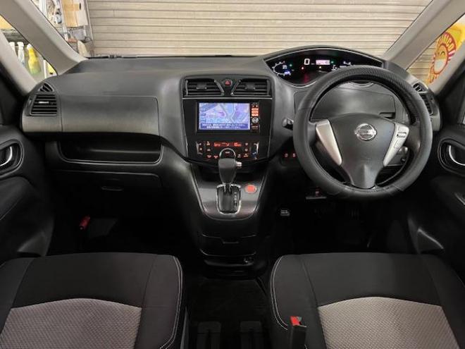 セレナライダーブラックライン　禁煙車　ＷＡＫＯＳバリアスコーティング済　純正ＡＵＴＥＣＨ１５インチＡＷ　社外１５ＡＷ＋スタッドレスタイヤ付　両側パワースライドドア　純正ナビ（フルセグ地デジ　ＤＶＤ再生　Ｂｌｕｅｔｏｏｔｈ）＋バックカメラ　アルパイン製リアフリップダウンモニター　ドライブレコーダー　クルーズコントロール　エンジンスターター　アイドリングストップ　横滑り防止装置　ＨＩＤ　ＥＴＣ 　タイミングチェーン 4WD 2000 5Dr
