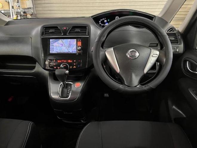 セレナライダーブラックライン　禁煙車　ＷＡＫＯＳバリアスコーティング済　純正ＡＵＴＥＣＨ１５インチＡＷ　社外１５ＡＷ＋スタッドレスタイヤ付　両側パワースライドドア　純正ナビ（フルセグ地デジ　ＤＶＤ再生　Ｂｌｕｅｔｏｏｔｈ）＋バックカメラ　アルパイン製リアフリップダウンモニター　ドライブレコーダー　クルーズコントロール　エンジンスターター　アイドリングストップ　横滑り防止装置　ＨＩＤ　ＥＴＣ 　タイミングチェーン 4WD 2000 5Dr