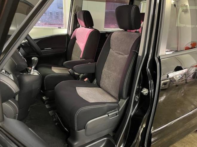 セレナライダーブラックライン　禁煙車　ＷＡＫＯＳバリアスコーティング済　純正ＡＵＴＥＣＨ１５インチＡＷ　社外１５ＡＷ＋スタッドレスタイヤ付　両側パワースライドドア　純正ナビ（フルセグ地デジ　ＤＶＤ再生　Ｂｌｕｅｔｏｏｔｈ）＋バックカメラ　アルパイン製リアフリップダウンモニター　ドライブレコーダー　クルーズコントロール　エンジンスターター　アイドリングストップ　横滑り防止装置　ＨＩＤ　ＥＴＣ 　タイミングチェーン 4WD 2000 5Dr