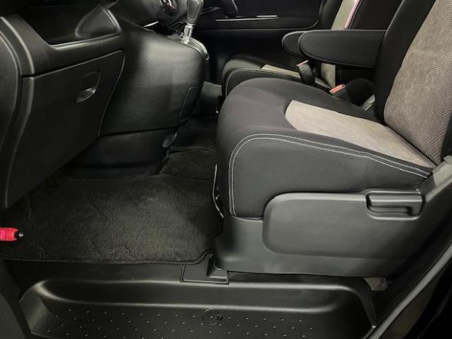 セレナライダーブラックライン　禁煙車　ＷＡＫＯＳバリアスコーティング済　純正ＡＵＴＥＣＨ１５インチＡＷ　社外１５ＡＷ＋スタッドレスタイヤ付　両側パワースライドドア　純正ナビ（フルセグ地デジ　ＤＶＤ再生　Ｂｌｕｅｔｏｏｔｈ）＋バックカメラ　アルパイン製リアフリップダウンモニター　ドライブレコーダー　クルーズコントロール　エンジンスターター　アイドリングストップ　横滑り防止装置　ＨＩＤ　ＥＴＣ 　タイミングチェーン 4WD 2000 5Dr