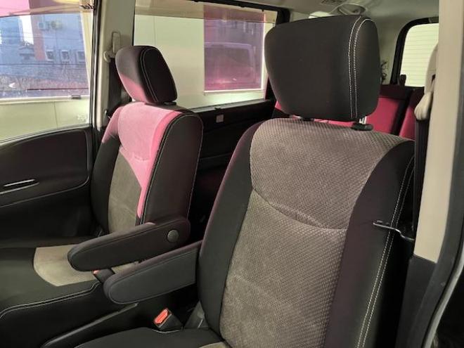 セレナライダーブラックライン　禁煙車　ＷＡＫＯＳバリアスコーティング済　純正ＡＵＴＥＣＨ１５インチＡＷ　社外１５ＡＷ＋スタッドレスタイヤ付　両側パワースライドドア　純正ナビ（フルセグ地デジ　ＤＶＤ再生　Ｂｌｕｅｔｏｏｔｈ）＋バックカメラ　アルパイン製リアフリップダウンモニター　ドライブレコーダー　クルーズコントロール　エンジンスターター　アイドリングストップ　横滑り防止装置　ＨＩＤ　ＥＴＣ 　タイミングチェーン 4WD 2000 5Dr
