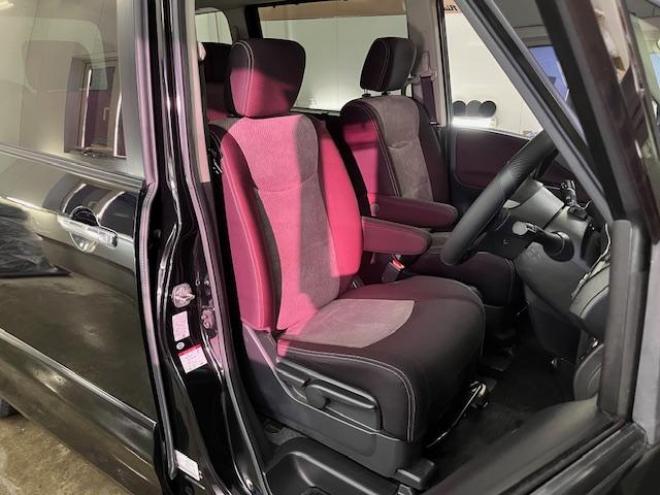 セレナライダーブラックライン　禁煙車　ＷＡＫＯＳバリアスコーティング済　純正ＡＵＴＥＣＨ１５インチＡＷ　社外１５ＡＷ＋スタッドレスタイヤ付　両側パワースライドドア　純正ナビ（フルセグ地デジ　ＤＶＤ再生　Ｂｌｕｅｔｏｏｔｈ）＋バックカメラ　アルパイン製リアフリップダウンモニター　ドライブレコーダー　クルーズコントロール　エンジンスターター　アイドリングストップ　横滑り防止装置　ＨＩＤ　ＥＴＣ 　タイミングチェーン 4WD 2000 5Dr