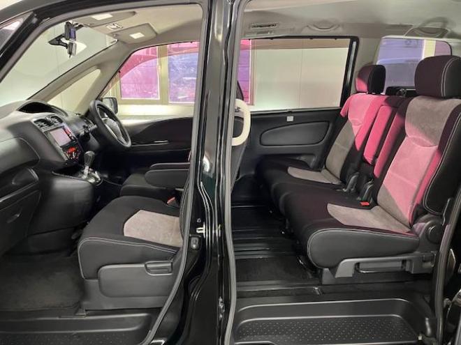セレナライダーブラックライン　禁煙車　ＷＡＫＯＳバリアスコーティング済　純正ＡＵＴＥＣＨ１５インチＡＷ　社外１５ＡＷ＋スタッドレスタイヤ付　両側パワースライドドア　純正ナビ（フルセグ地デジ　ＤＶＤ再生　Ｂｌｕｅｔｏｏｔｈ）＋バックカメラ　アルパイン製リアフリップダウンモニター　ドライブレコーダー　クルーズコントロール　エンジンスターター　アイドリングストップ　横滑り防止装置　ＨＩＤ　ＥＴＣ 　タイミングチェーン 4WD 2000 5Dr
