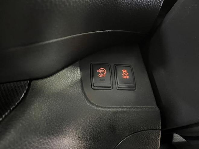 セレナライダーブラックライン　禁煙車　ＷＡＫＯＳバリアスコーティング済　純正ＡＵＴＥＣＨ１５インチＡＷ　社外１５ＡＷ＋スタッドレスタイヤ付　両側パワースライドドア　純正ナビ（フルセグ地デジ　ＤＶＤ再生　Ｂｌｕｅｔｏｏｔｈ）＋バックカメラ　アルパイン製リアフリップダウンモニター　ドライブレコーダー　クルーズコントロール　エンジンスターター　アイドリングストップ　横滑り防止装置　ＨＩＤ　ＥＴＣ 　タイミングチェーン 4WD 2000 5Dr