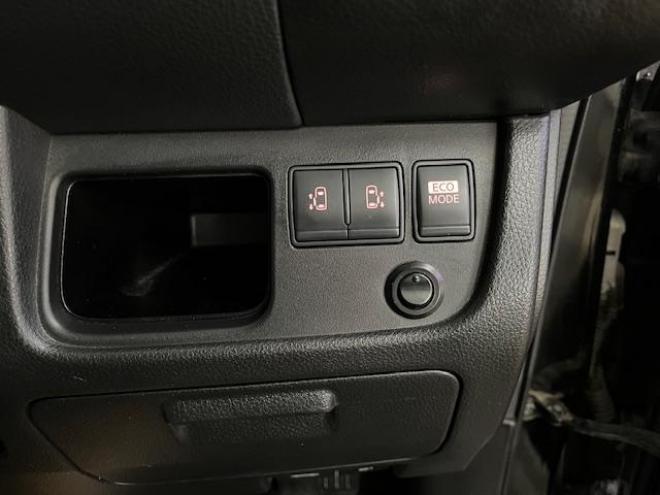 セレナライダーブラックライン　禁煙車　ＷＡＫＯＳバリアスコーティング済　純正ＡＵＴＥＣＨ１５インチＡＷ　社外１５ＡＷ＋スタッドレスタイヤ付　両側パワースライドドア　純正ナビ（フルセグ地デジ　ＤＶＤ再生　Ｂｌｕｅｔｏｏｔｈ）＋バックカメラ　アルパイン製リアフリップダウンモニター　ドライブレコーダー　クルーズコントロール　エンジンスターター　アイドリングストップ　横滑り防止装置　ＨＩＤ　ＥＴＣ 　タイミングチェーン 4WD 2000 5Dr