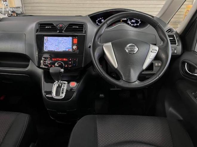 セレナハイウェイスター　禁煙車　ＷＡＫＯＳバリアスコーティング済　純正１５インチＡＷ　社外１５ＡＷ＋スタッドレスタイヤ付　両側パワースライドドア　純正ナビ（フルセグ地デジ）＋バックカメラ　前後ドライブレコーダー　クルーズコントロール　エンジンスターター　アイドリングストップ　横滑り防止装置　ＨＩＤ　ＥＴＣ 　タイミングチェーン 4WD 2000 5Dr